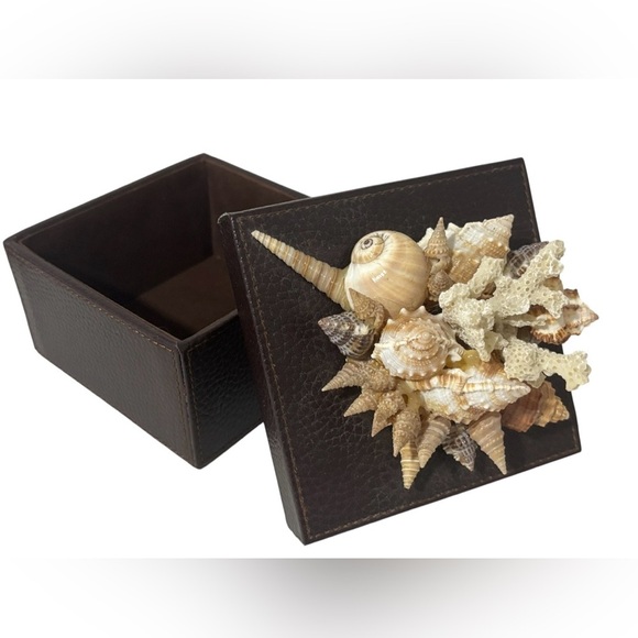 Vtg Brown Leather Box With Large Seashell Cluster Topper Coastal Decor - Picture 2 of 5